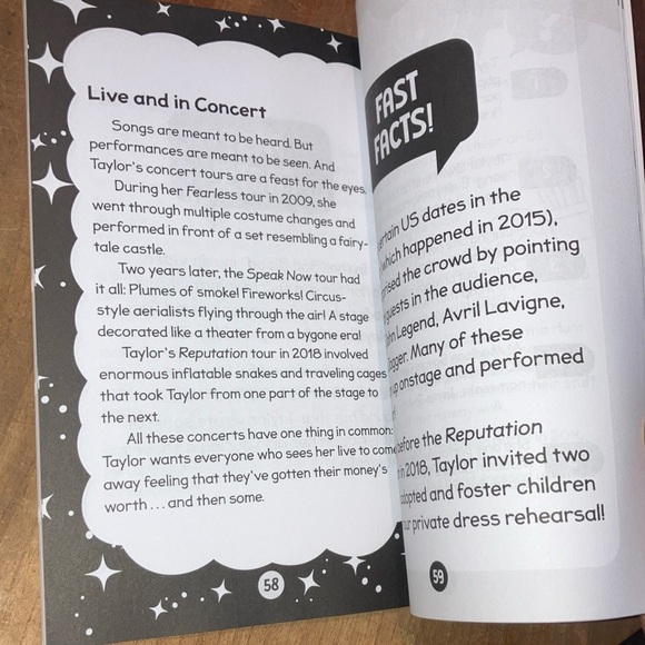 Taylor Swift time & quiz book  Coffee Table Book bundle - Picture 13 of 16